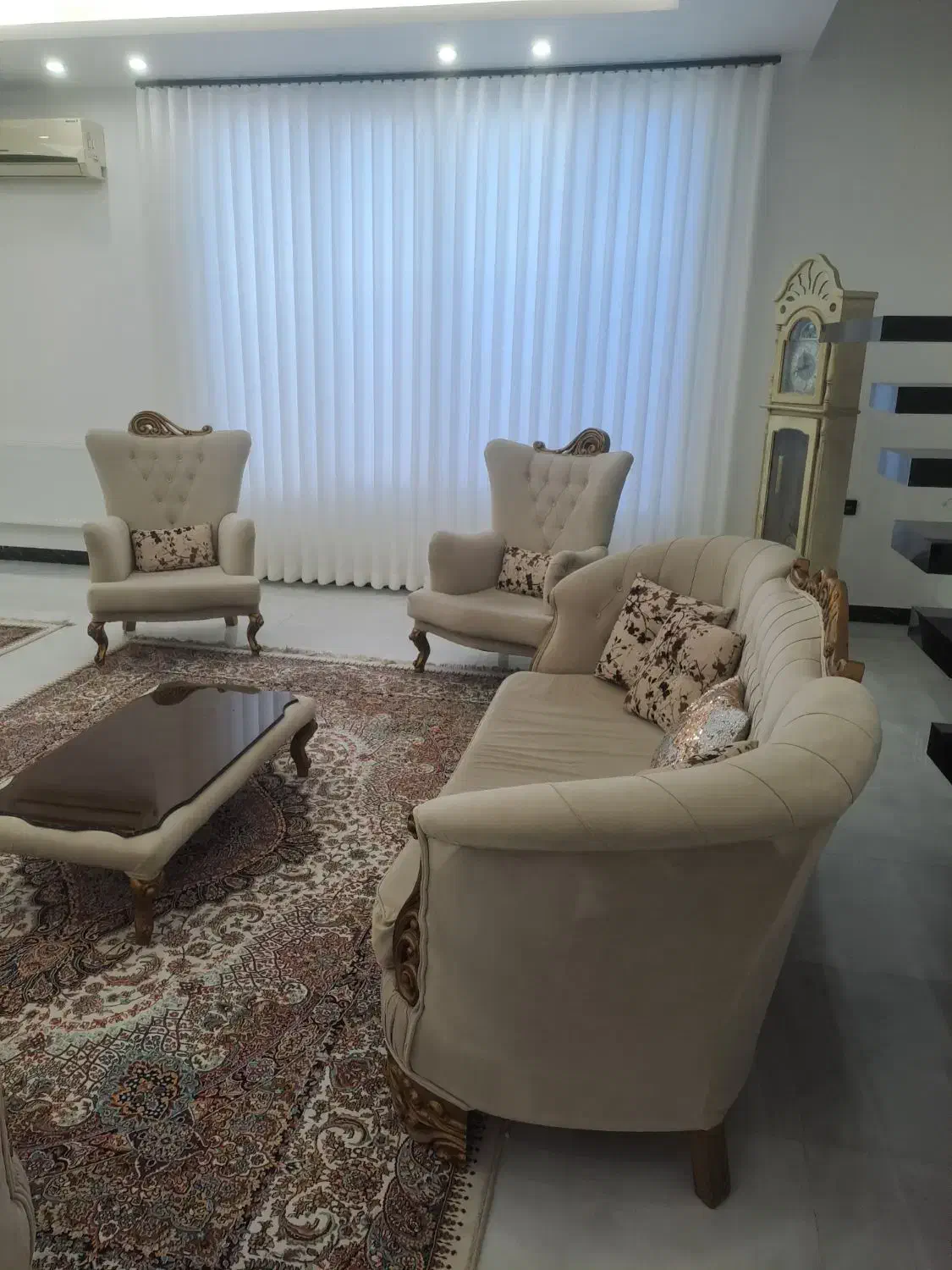مبل ۷نفره با میز وسط تمیز و شیک|مبلمان خانگی و میز عسلی|قائمشهر, |دیوار
