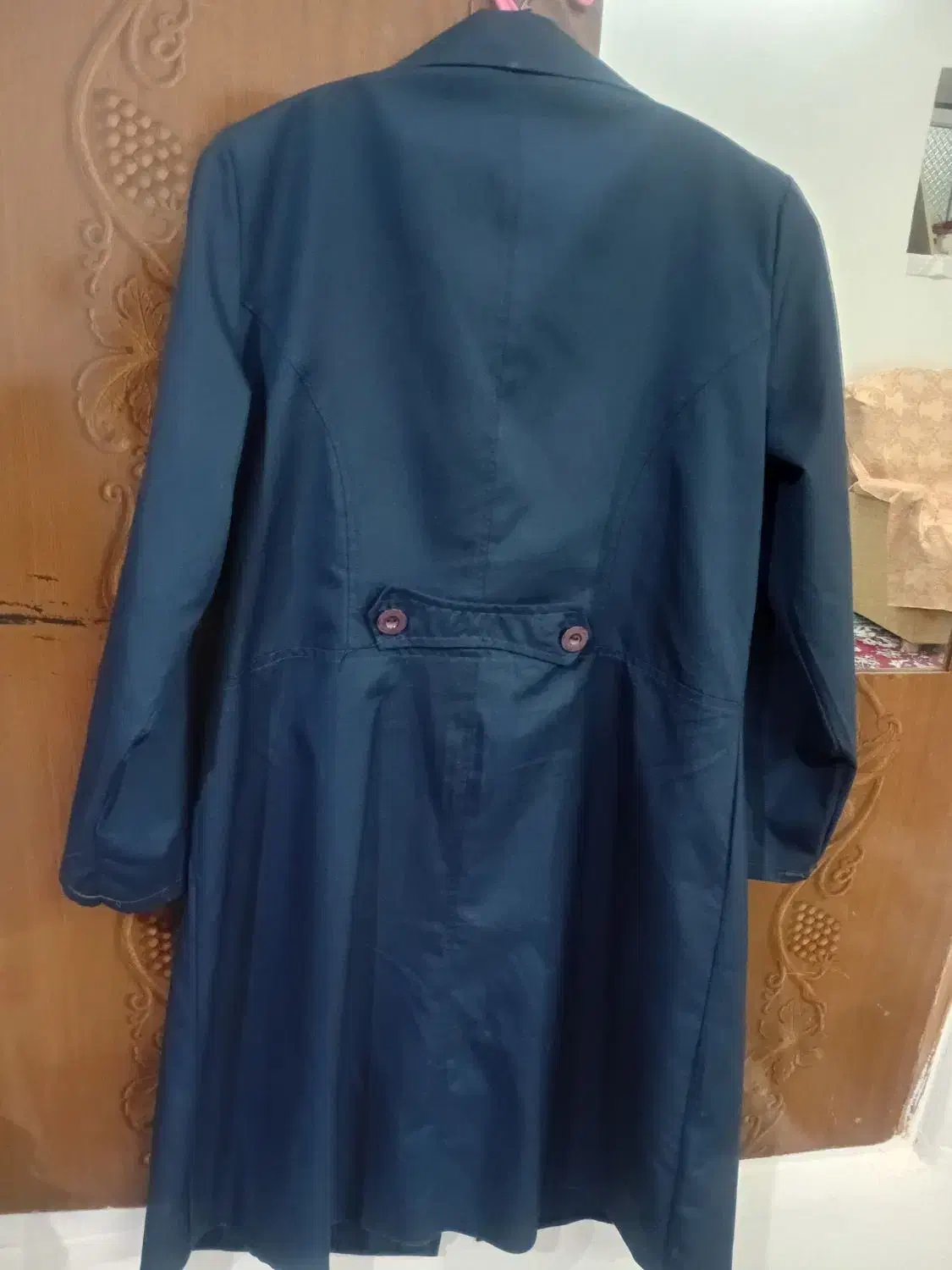 مانتو سرمه ای|لباس|صحنه, |دیوار