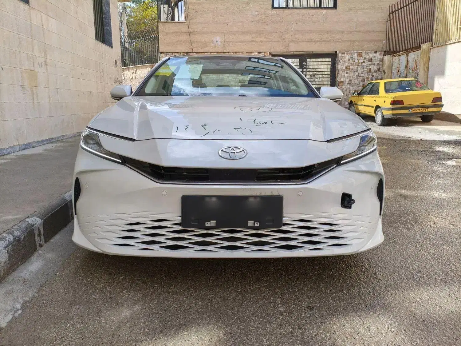 (Toyota Camry 2.5L Hybrid Premium)|خودرو سواری و وانت|کرمانشاه, |دیوار