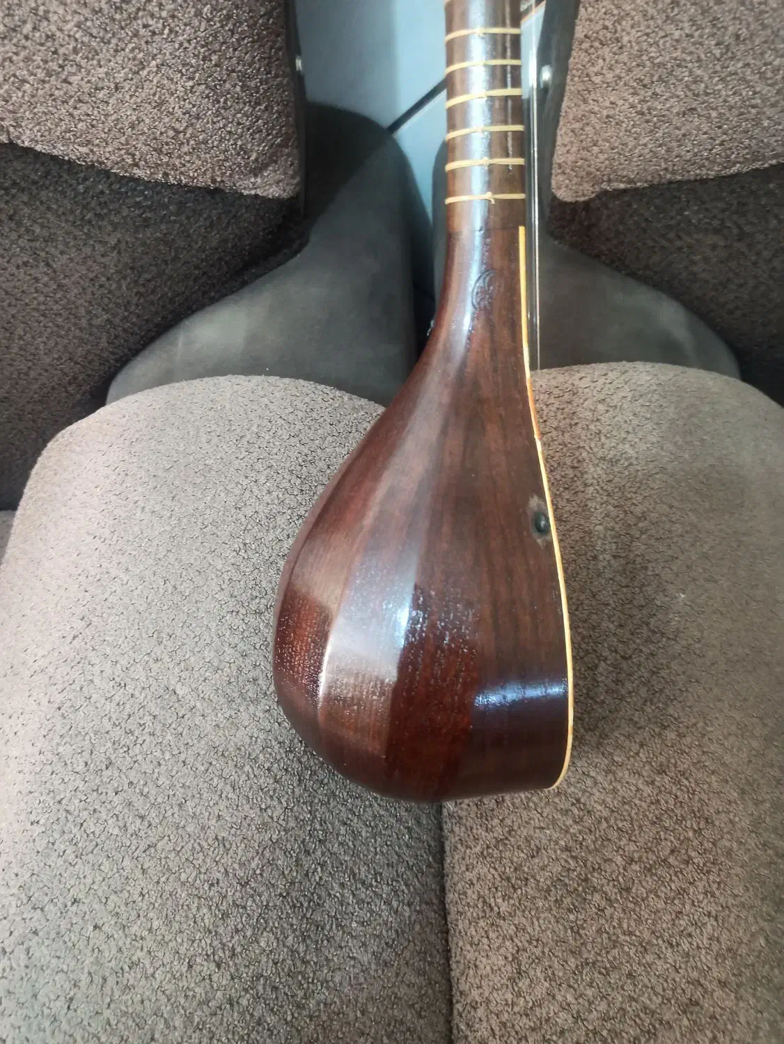 سه تار فروشی|سازهای سنتی|نجفآباد, باهنر|دیوار