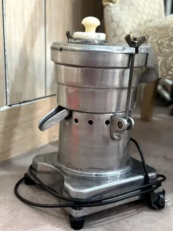 اب هویج گیر|آبمیوه‌گیر و آب‌مرکبات‌گیر|اهواز, کمپلو جنوبی|دیوار