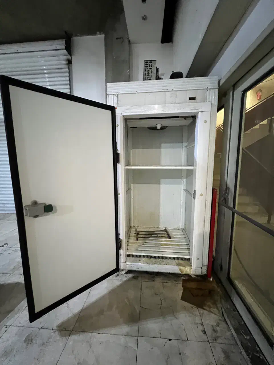 سردخانه زیر صفر سیار ۲۰۰ کیلویی|ماشین‌آلات صنعتی|اصفهان, نقش جهان|دیوار