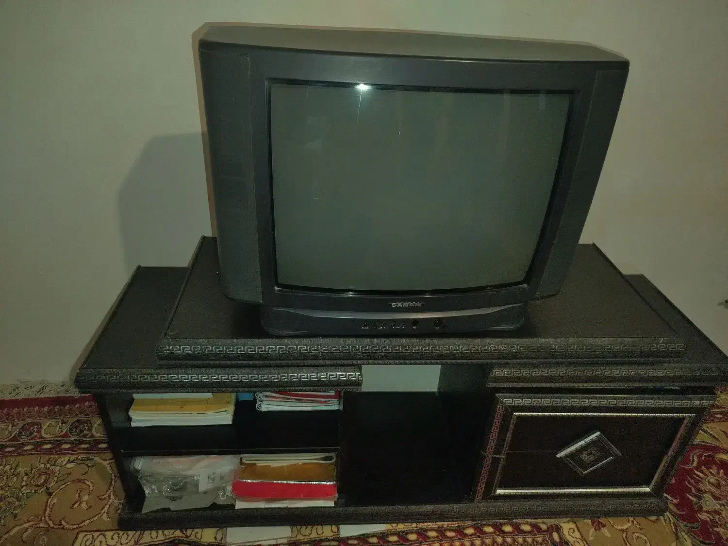 میز و تلویزیون|تلویزیون و پروژکتور|همدان, |دیوار