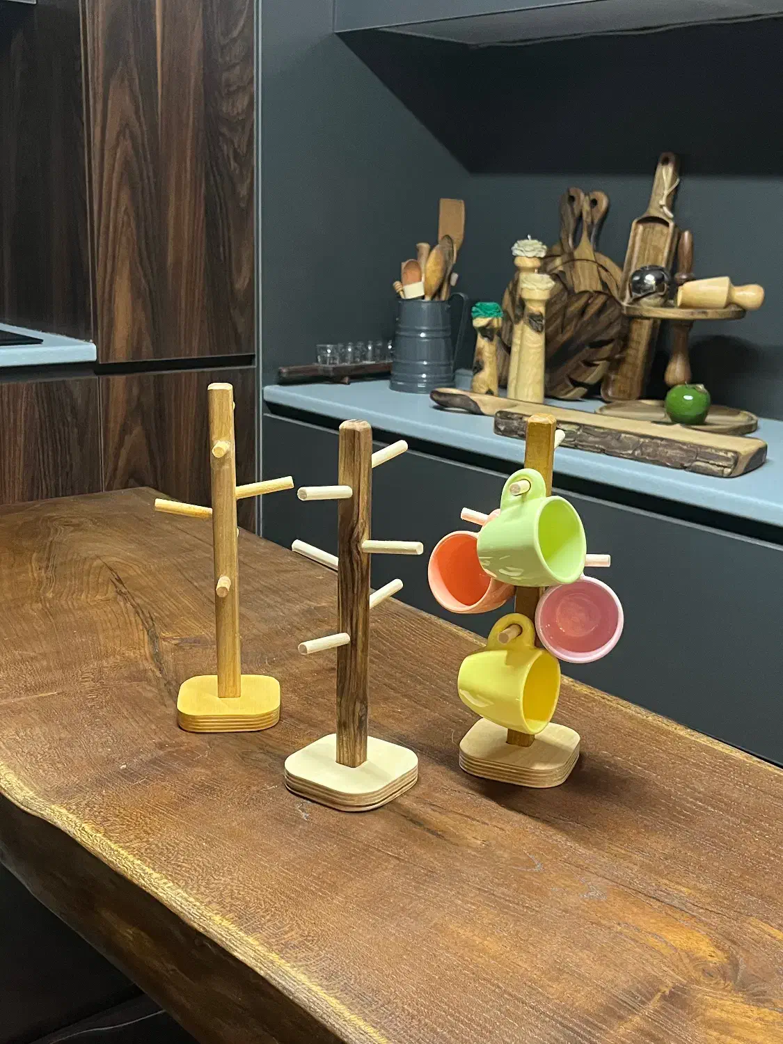 استند فنجان چوب گردو مناسب برای روز مادر|آب‌چکان و نظم‌دهنده ظروف|همدان, |دیوار