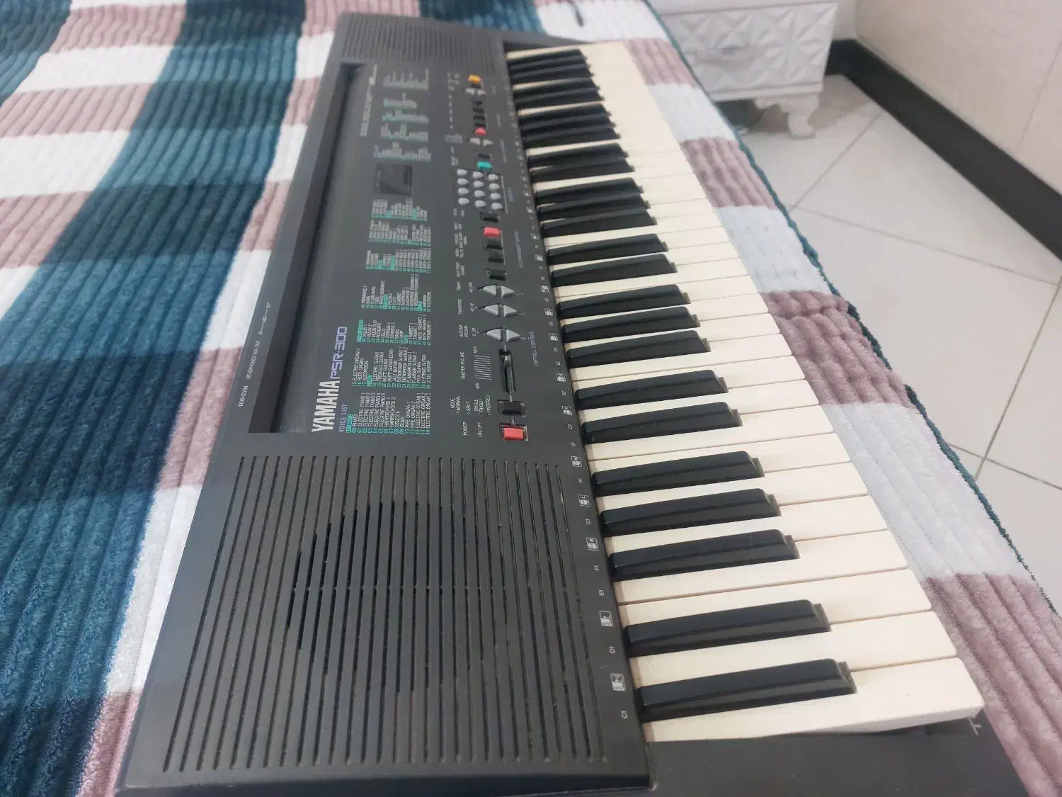 ارگ psr 300 yamaha|پیانو، کیبورد، آکاردئون|شیراز, فخرآباد (دروازه کازرون)|دیوار
