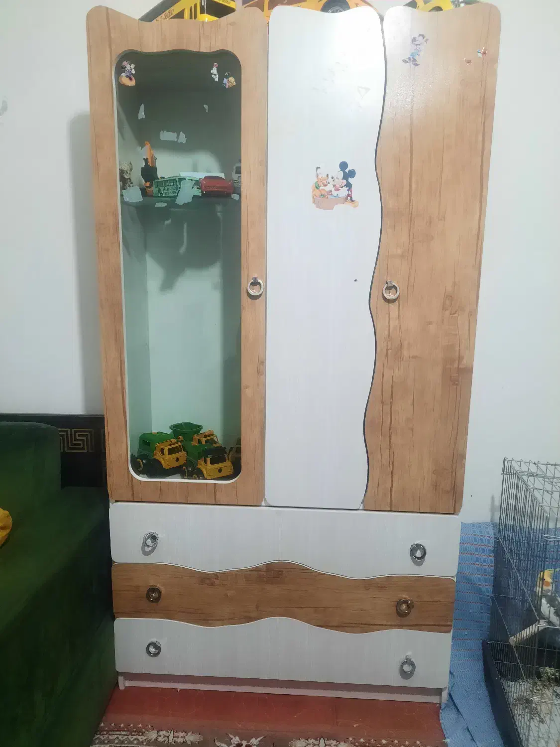 مبل هفت نفره، میز نهار خوری،میز تلفن و کمد کودک|مبلمان خانگی و میز عسلی|رباط‌کریم, شهرک والفجر|دیوار