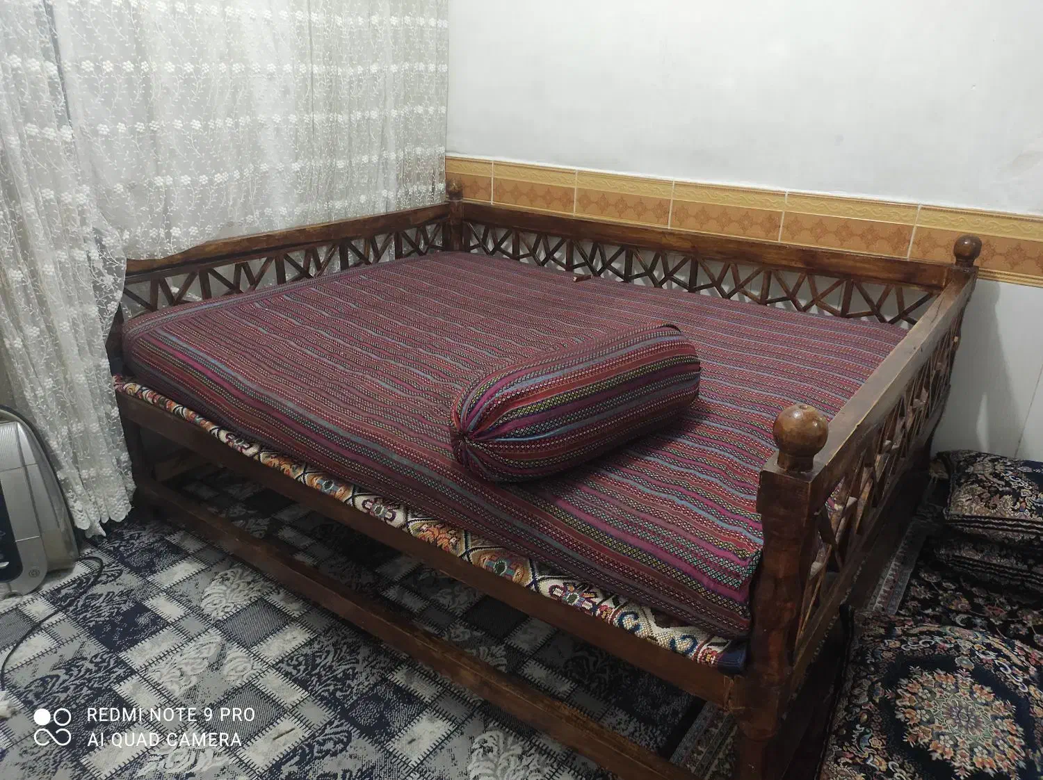 تخت سنتی بزرگ چوب راش دست ساز.  2در 1/5سایز|تخت و سرویس خواب|دورود, |دیوار