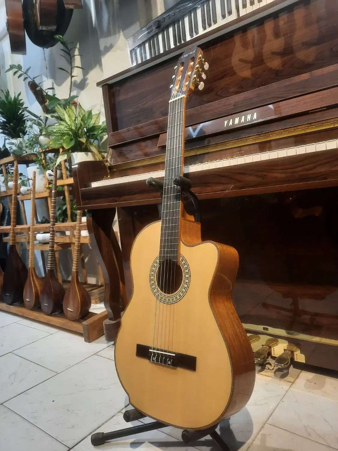 گیتار یاماها و کلاریس|گیتار، بیس، امپلیفایر|مینودشت, |دیوار