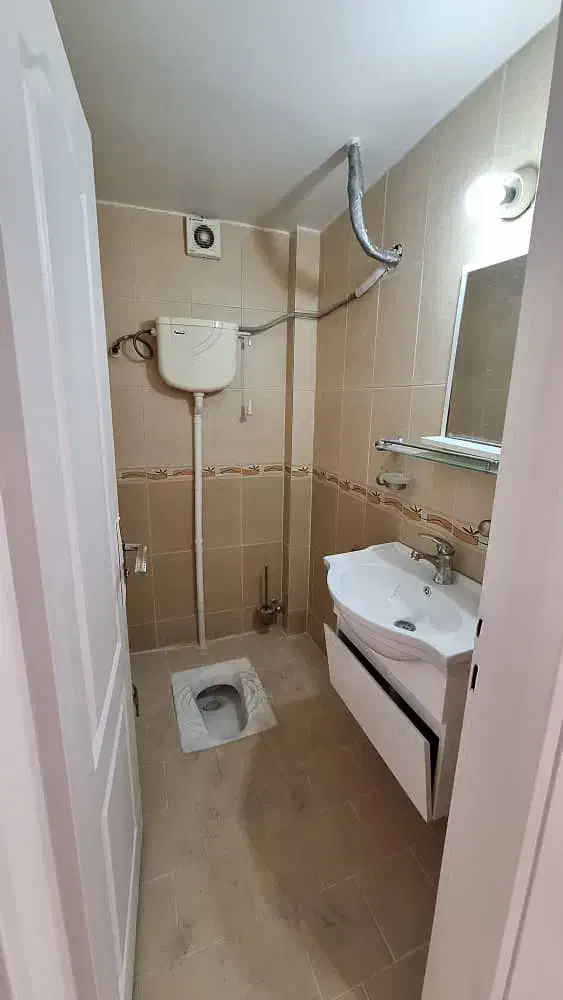 ۸۰متر/طبقه دوم/انباری/پارک موتور /قابل تبدیل