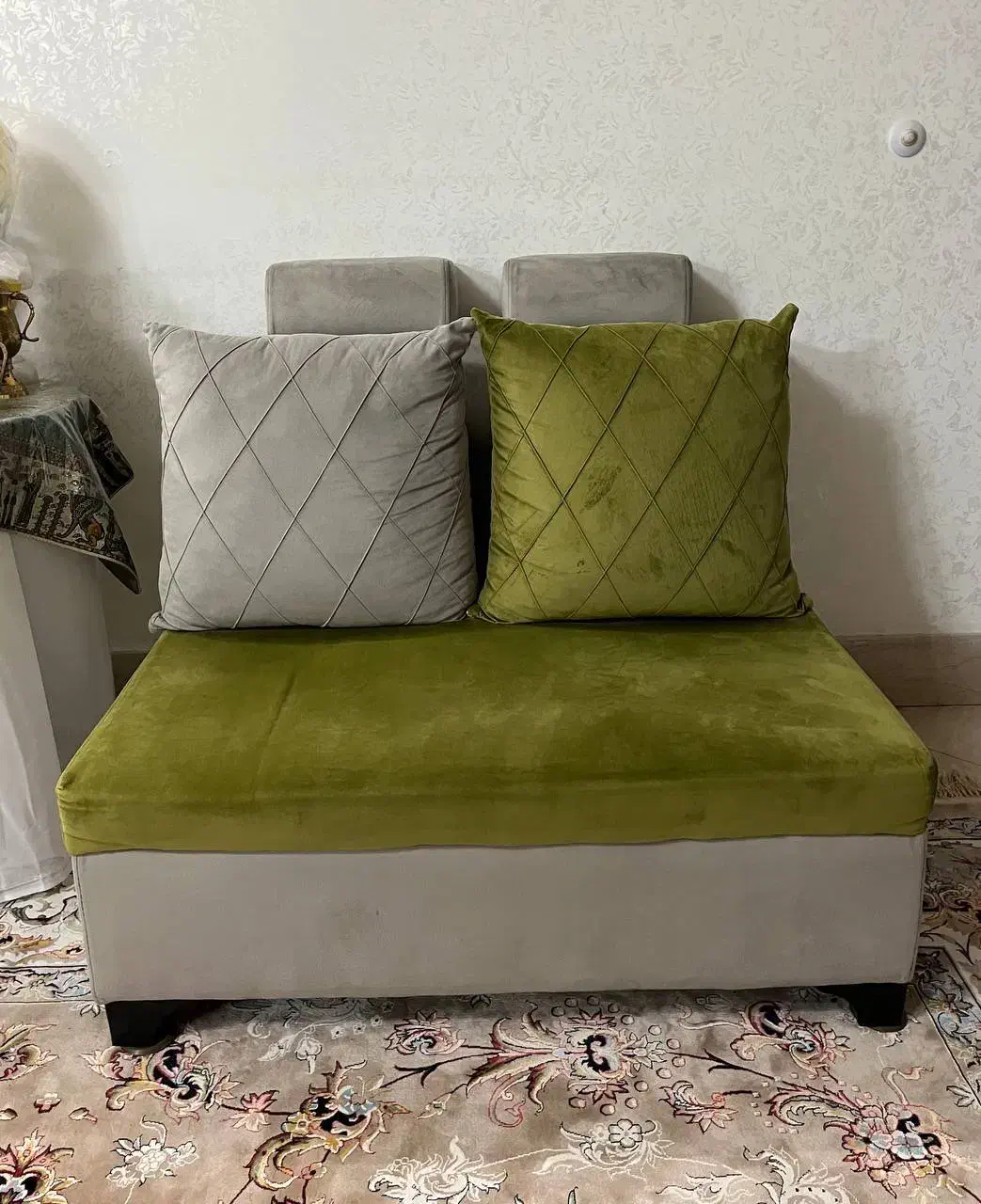یک دست مبل راحتی ۹ نفره به همراه جلو مبلی|مبلمان خانگی و میز عسلی|بیرجند, |دیوار