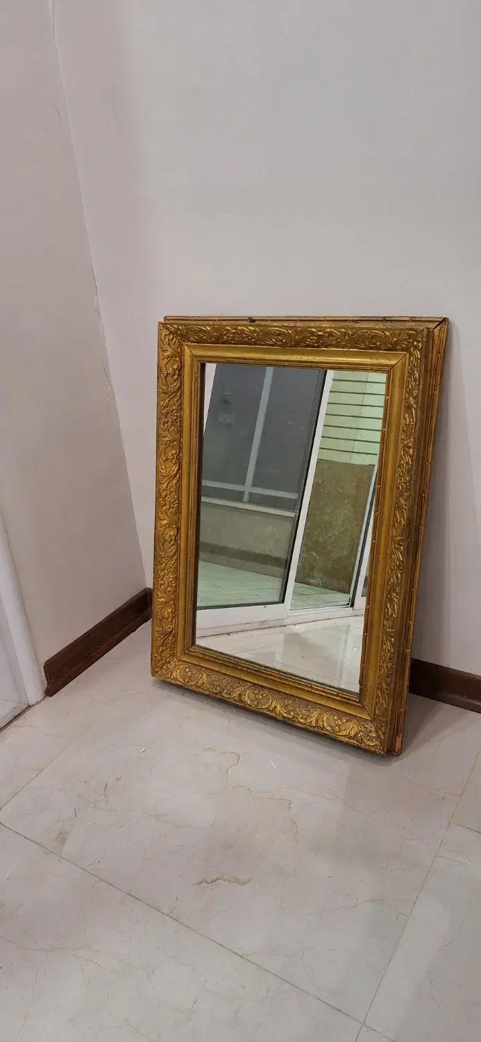 آیینه قدیمی عتیقه|کلکسیون اشیاء عتیقه|اصفهان, باغ زرشک|دیوار