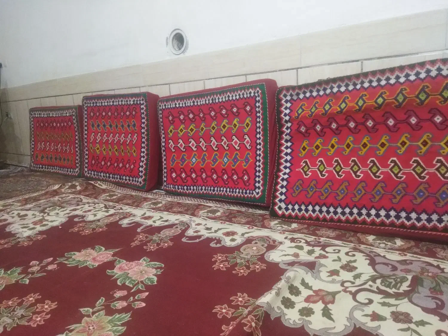 شیش تا پشتی|پشتی|فیروزآباد (فارس), |دیوار