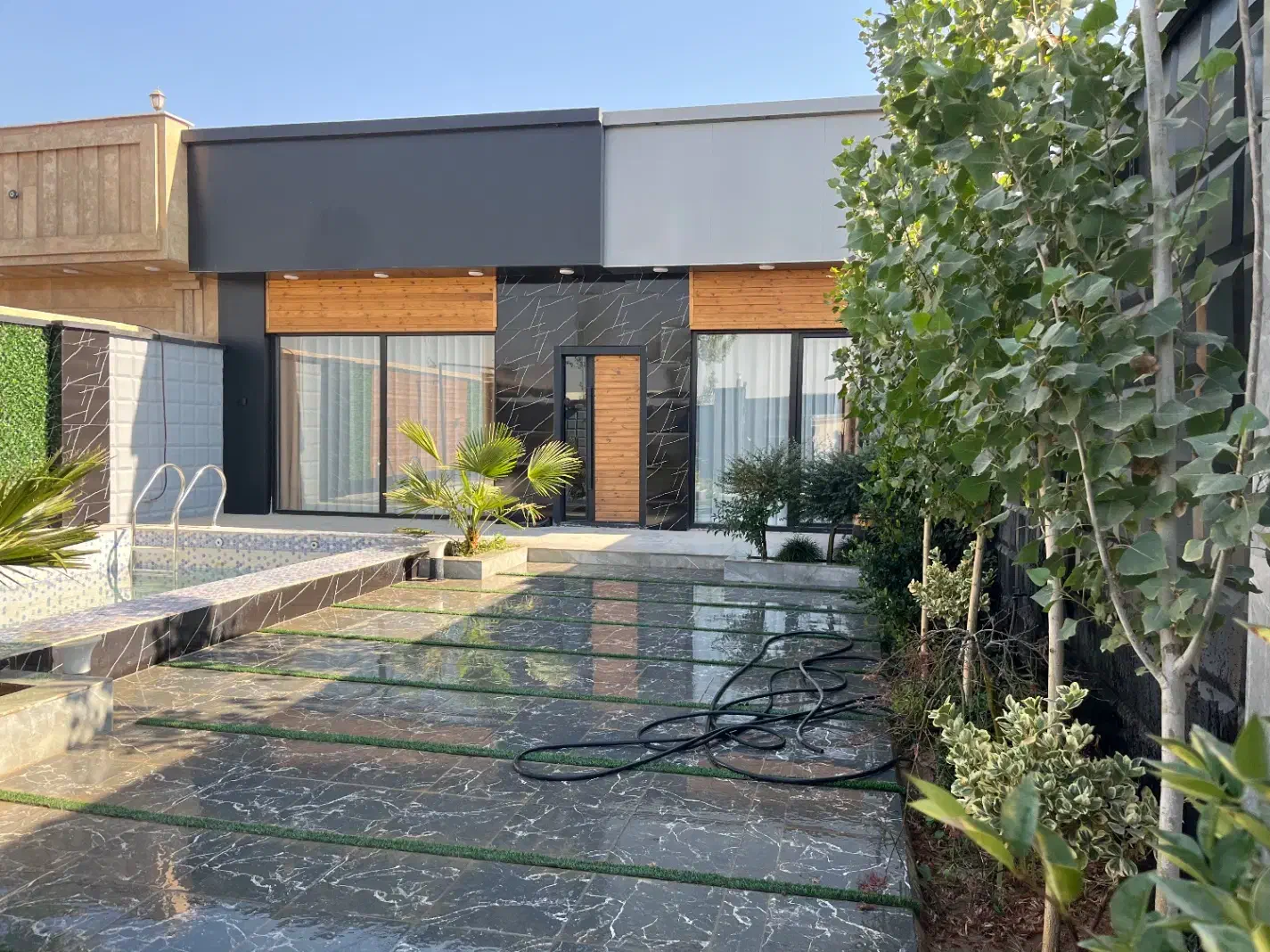 ۲۵۵مترزمین « باغ ویلامدرن / سهیلیه زعفرانیه *|فروش خانه و ویلا|کرج, فاز ۴ مهرشهر|دیوار