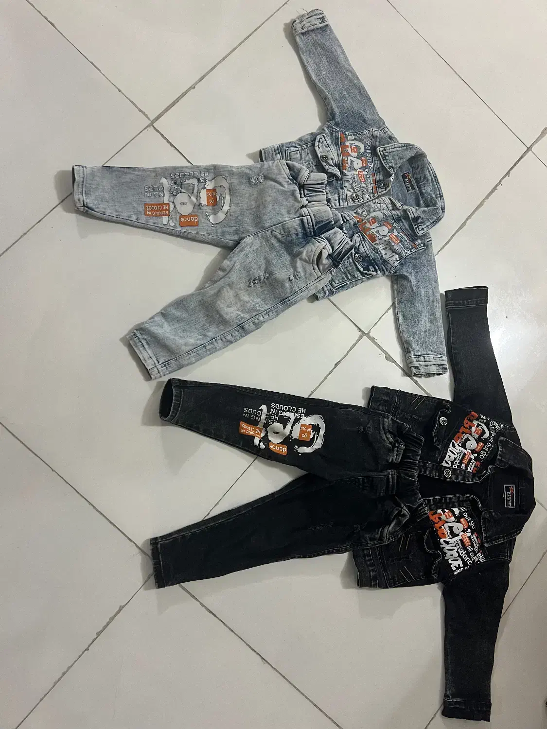 دو دست لباس نو|کفش و لباس بچه|بروجرد, |دیوار