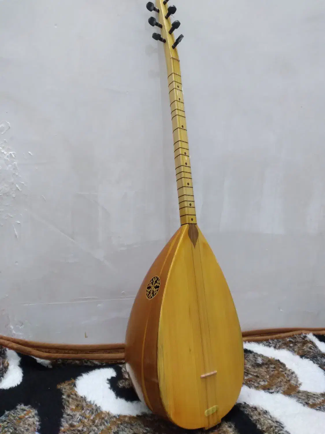 ساز باغلاما|سازهای سنتی|خوی, |دیوار