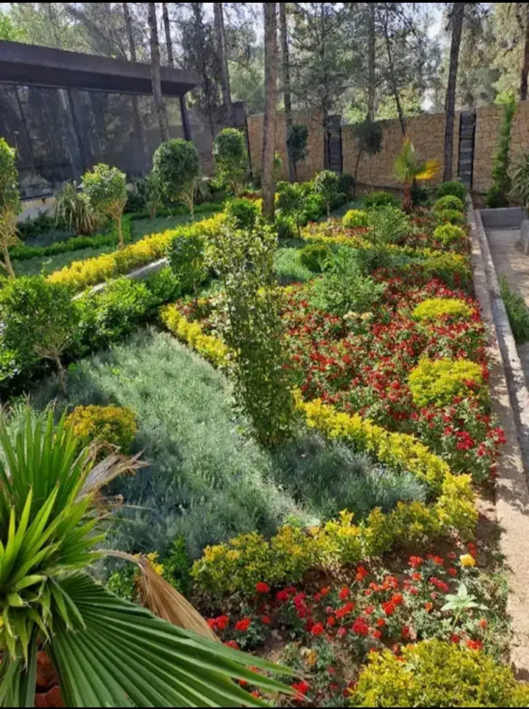 خدمات باغبانی کاشت گل درختکاری تعویض خاک گلدون|خدمات باغبانی و درختکاری|چهاردانگه (تهران), |دیوار