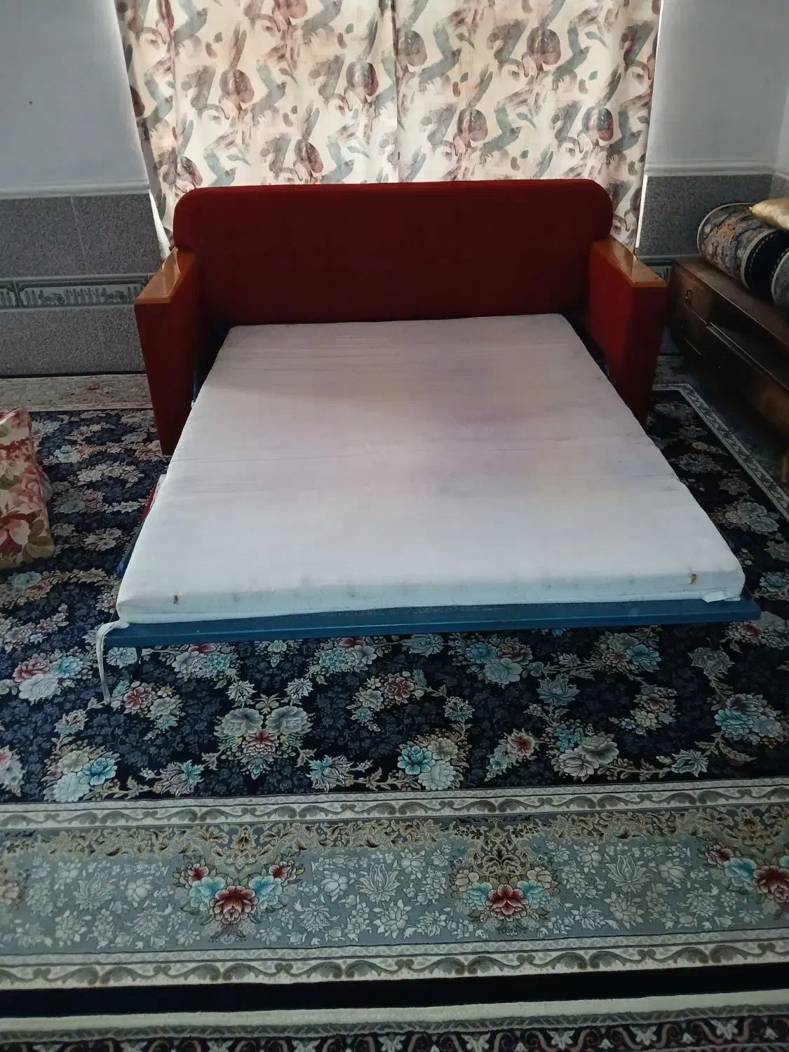 مبل تخت خواب شو|مبلمان خانگی و میز عسلی|شیراز, کوشک میدان|دیوار