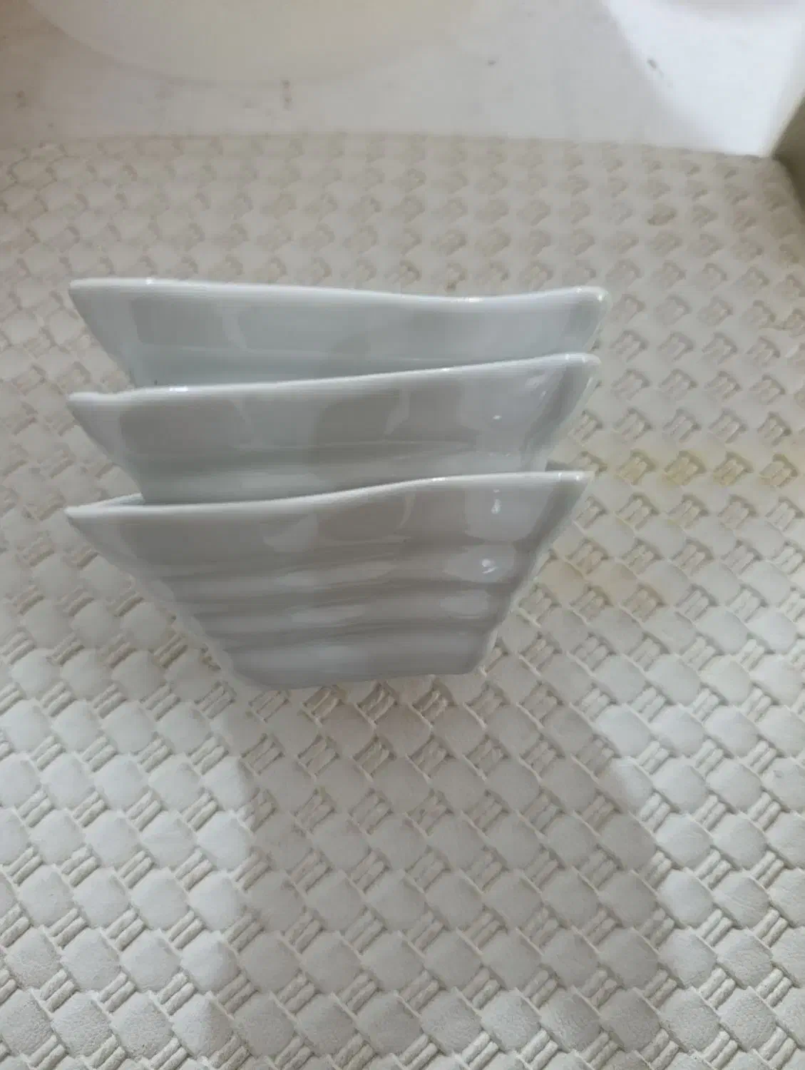 ۱۸ عدد کاسه سفید سرامیکی|ظروف سرو و پذیرایی|خرم‌آباد, |دیوار