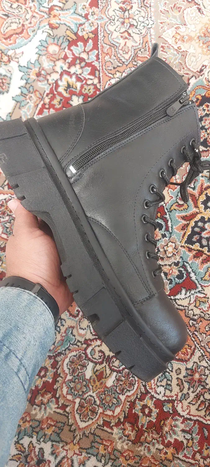 بوت برشکا|کیف، کفش، کمربند|کاشمر, |دیوار