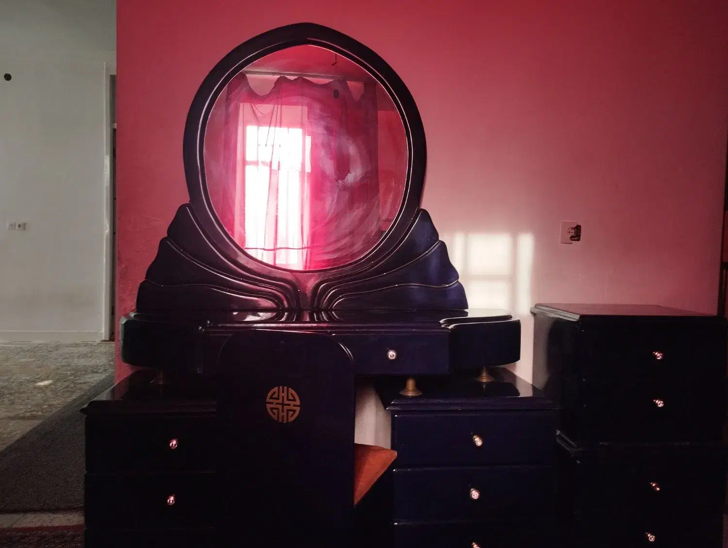 تختخواب با میز آرایش بزرگ و دو فایل دو طبقه ای|تخت و سرویس خواب|چرام, |دیوار