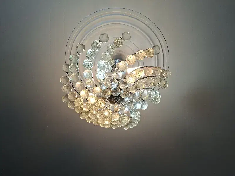 لوستر|لوستر و چراغ آویز|ری, جوانمرد قصاب|دیوار