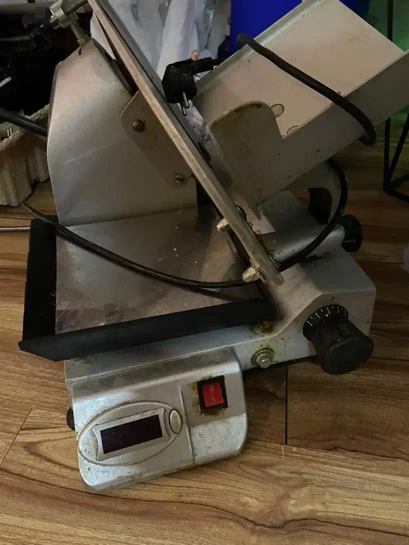 کالباس بر مهک ترازو دار تیغه ۲۷.۵ زیر قیمت|فروشگاه و مغازه|رشت, گلسار|دیوار