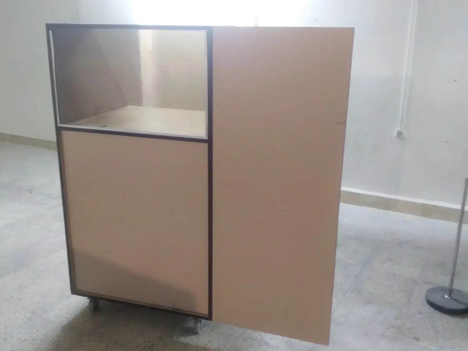 کانتر (میز پذیرش/صندوق داری) قیمت قابل مذاکره،سالم|مبلمان اداری|تهران, باغ فیض|دیوار