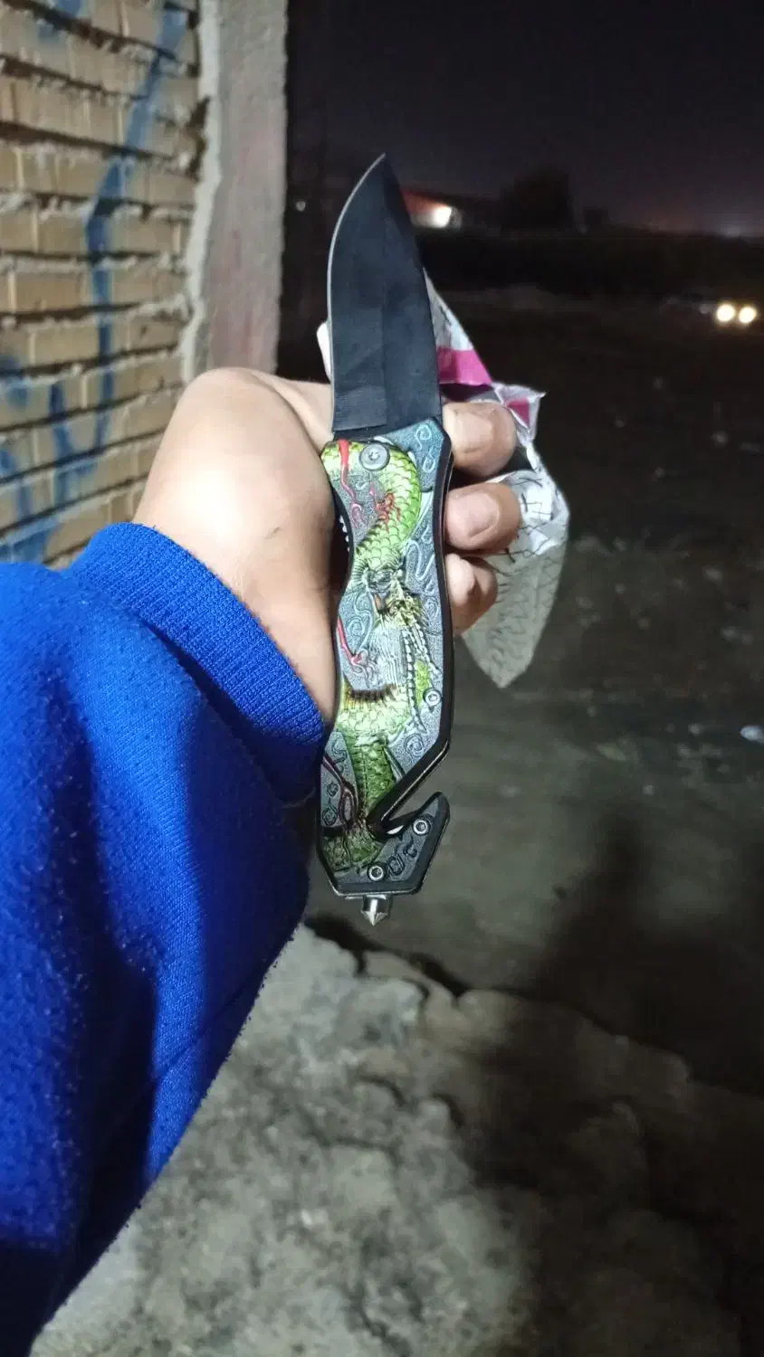 چاقو|کلکسیون اشیاء عتیقه|خرمشهر, |دیوار