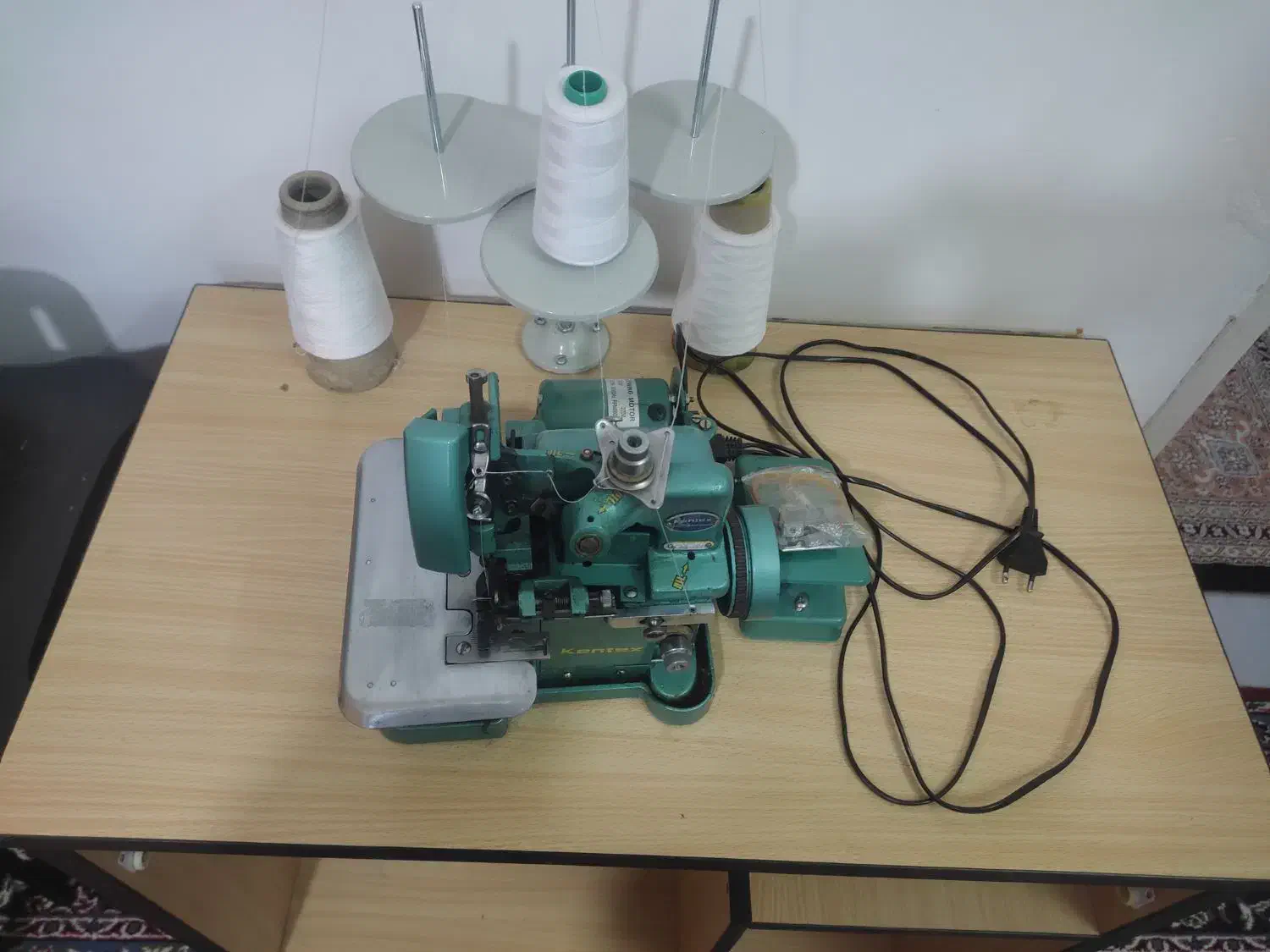 سردوز پروانه همراه با میز|چرخ خیاطی و ریسندگی|ساروق, |دیوار