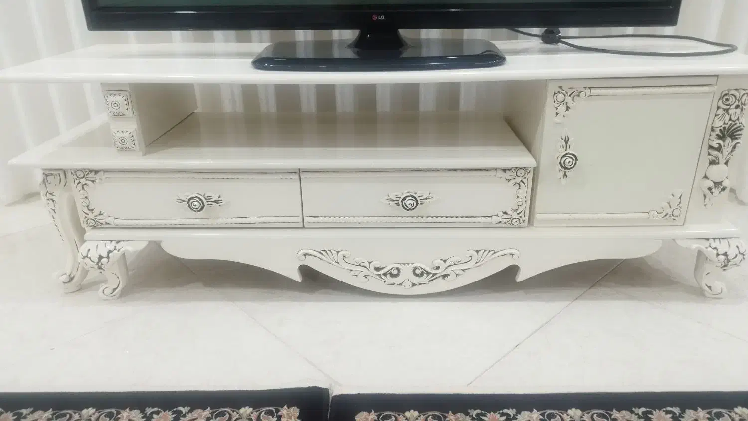 میزتی وی|میز تلویزیون|قائن, |دیوار