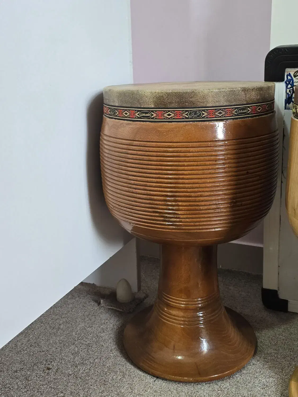 تنبک صمد شیرانی|سازهای سنتی|گرگان, |دیوار