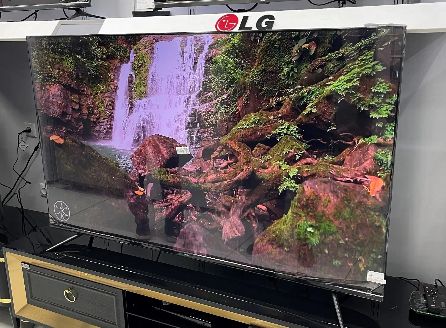 فروش ویژه تلویزیون فیلیپس با شرایط منحصر به فرد|تلویزیون و پروژکتور|ارومیه, |دیوار