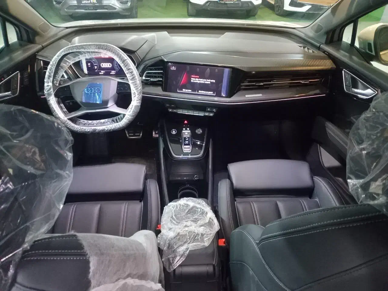 آئودی Q4 e-tron مدل 2025|خودرو سواری و وانت|تهران, حکمت|دیوار