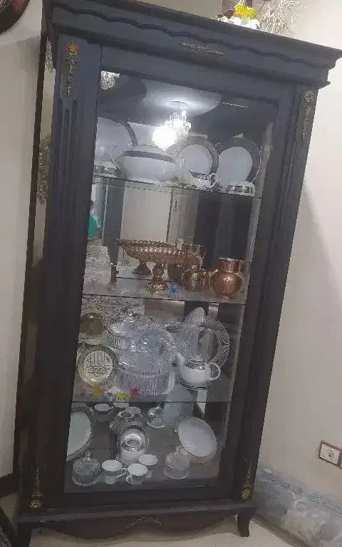 ویترین 3 طبقه شیشهای|بوفه، ویترین، کنسول|فولادشهر, B7|دیوار