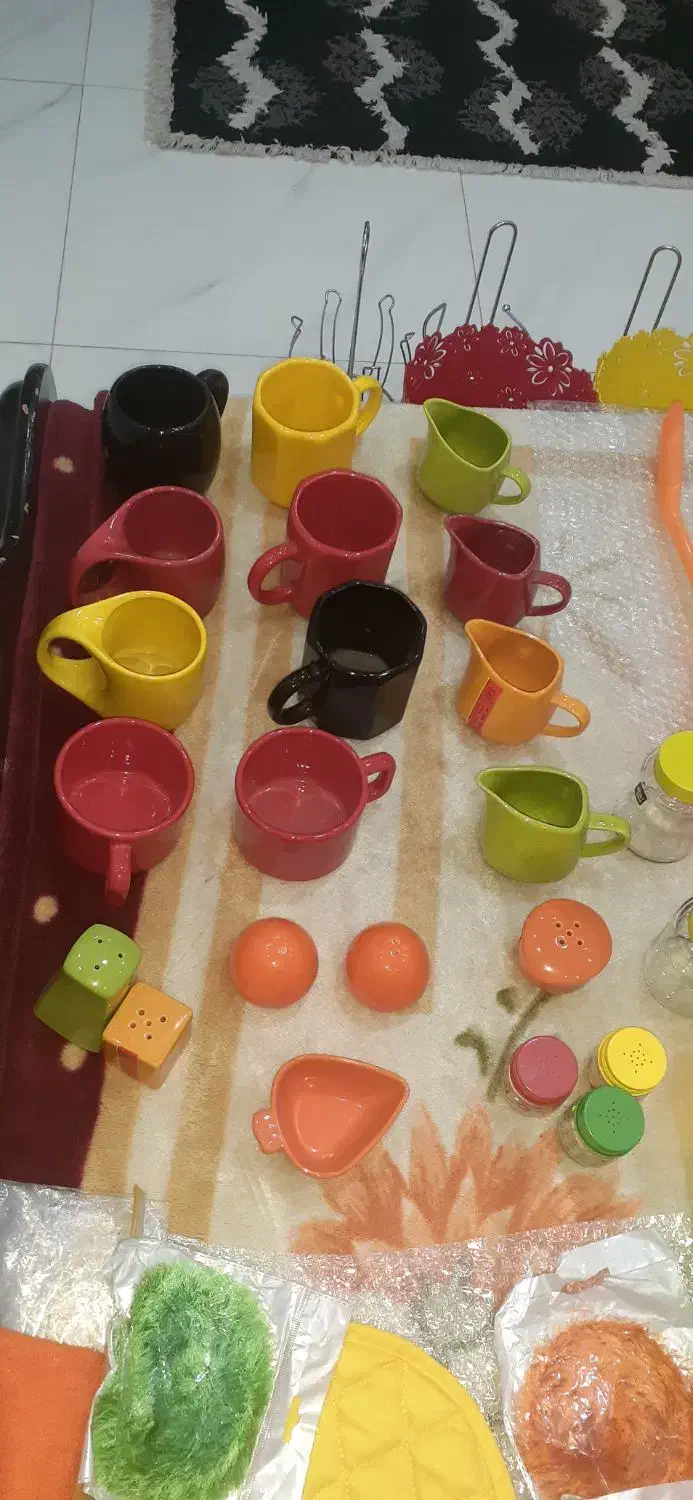 ماگ‌، ظرف، و گلدون رنگی|صنایع دستی و سایر لوازم تزئینی|رشت, پاستوریزه|دیوار