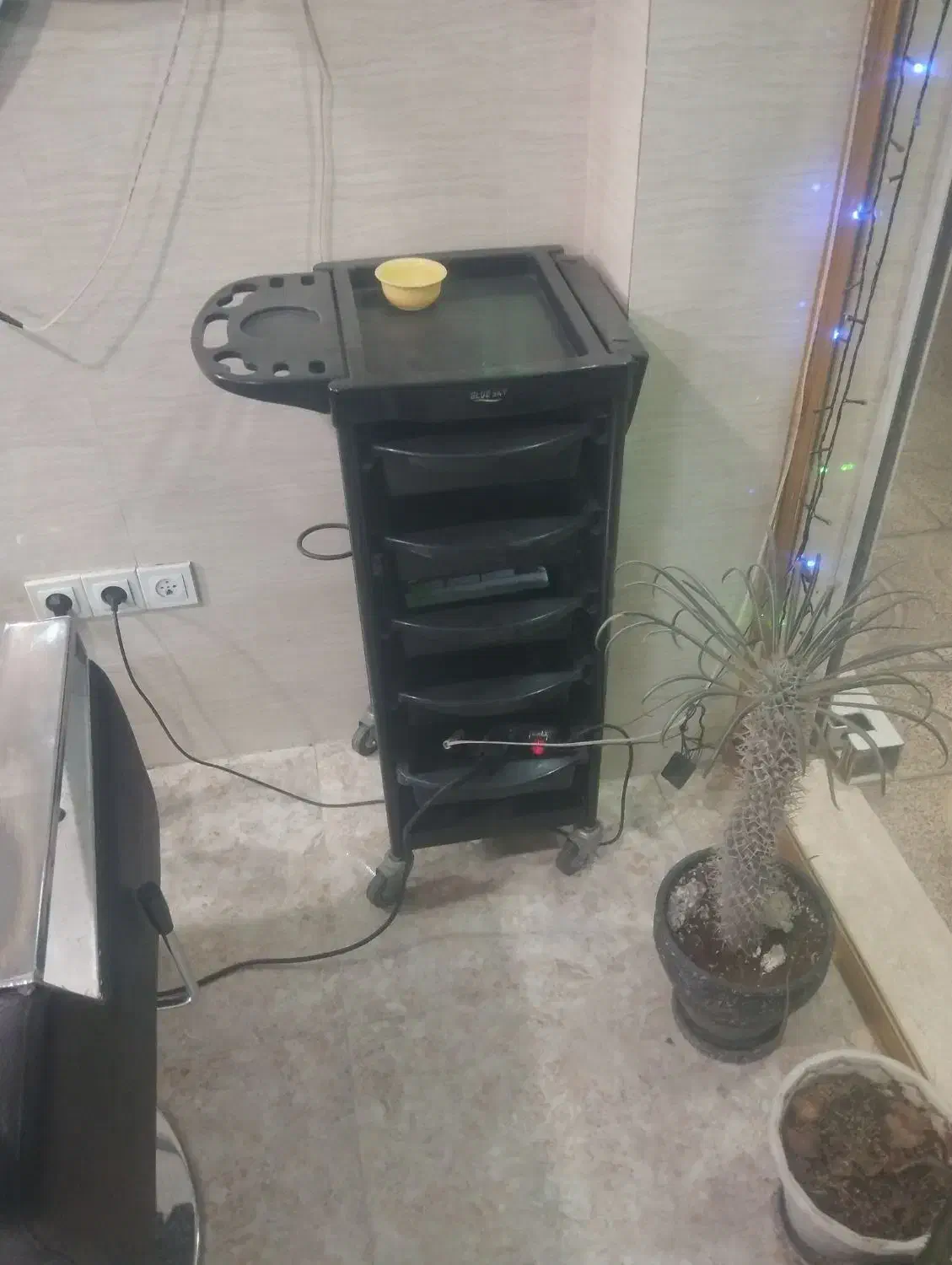 لوازم آرایشگاه|آرایشگاه و سالنهای زیبایی|اندیشه, اندیشه فاز ۱|دیوار