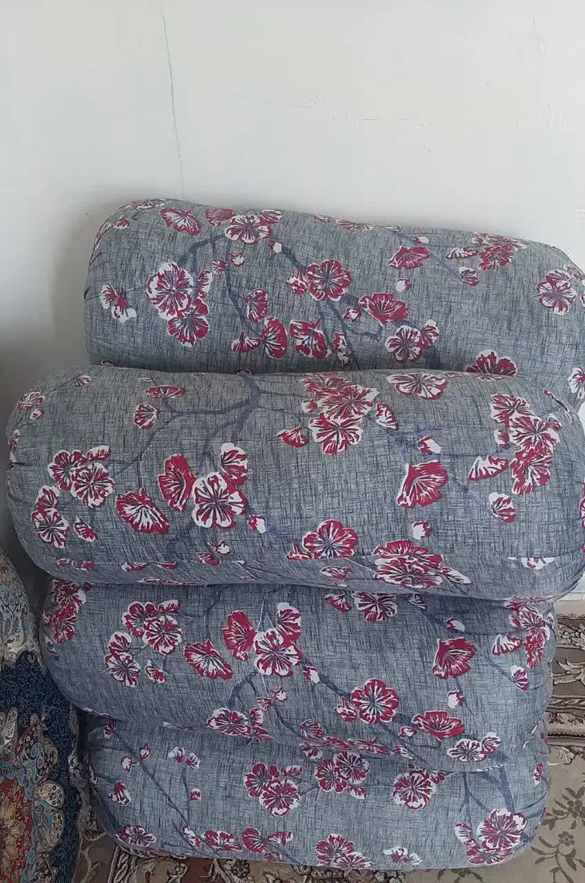 بالشت|رختخواب، بالش، پتو|کنارک, |دیوار