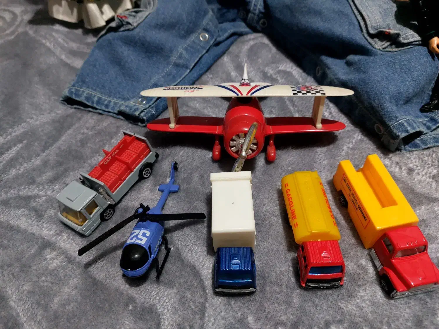 ماشین و عروسک|اسباب‌بازی بچه|هشتگرد, مدرس|دیوار