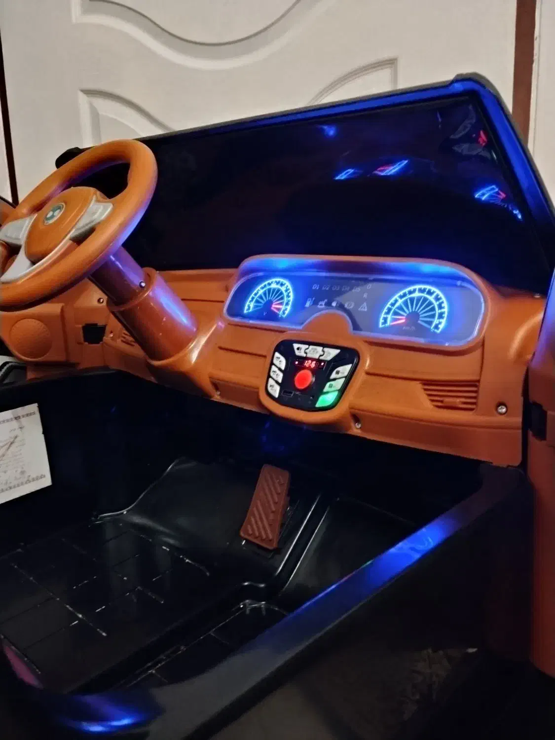 ماشین شارژی ۶موتوره گهواره دار دونفره bmw|اسباب‌بازی بچه|تبریز, |دیوار