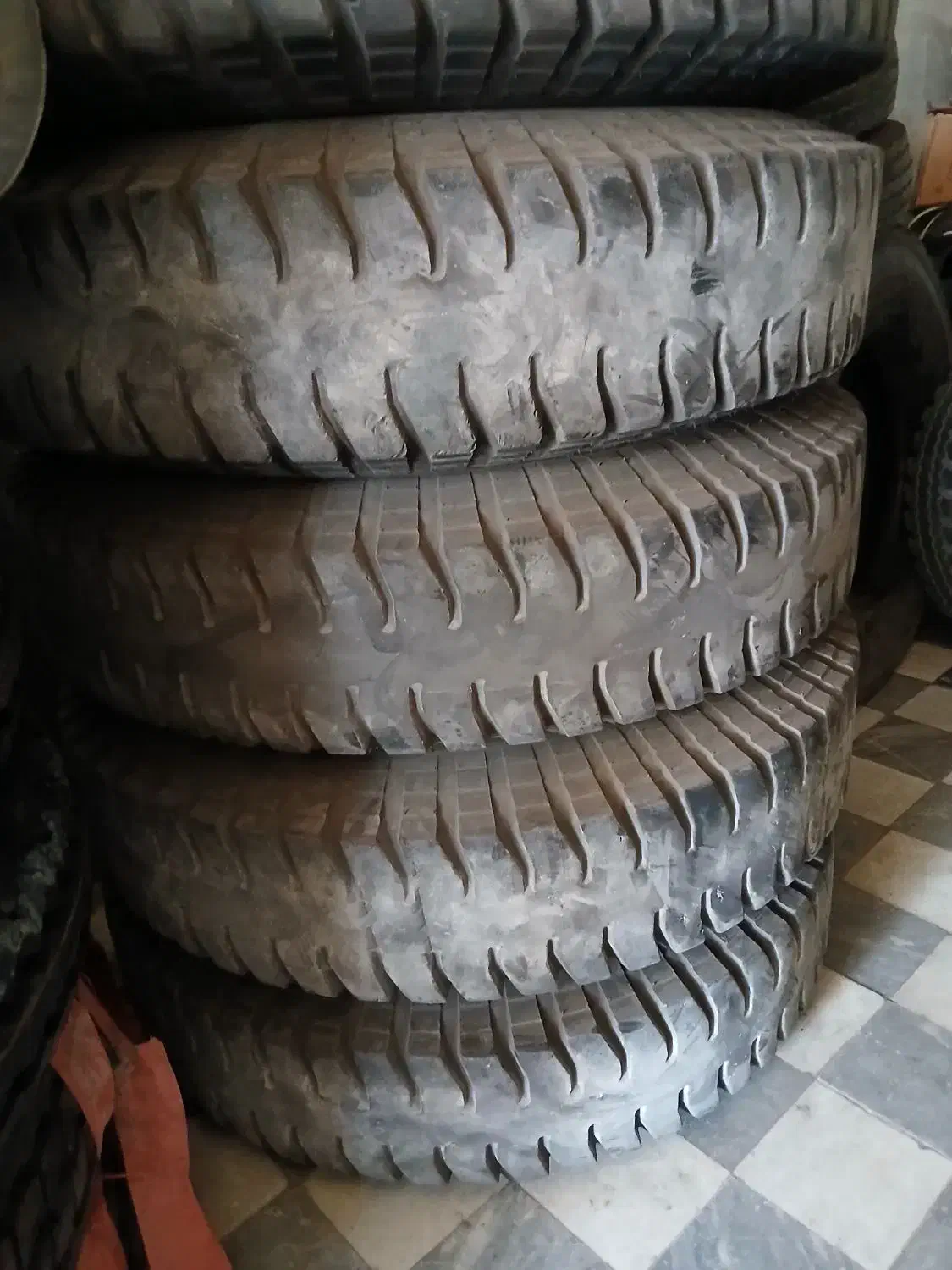 لاستیک ۲۴ و۳۱۵ و ۳۸۵ و 0و ۱۰۰۰/20|قطعات یدکی و لوازم جانبی|مرودشت, ابوذر جنوبی|دیوار