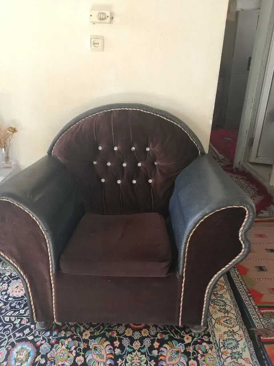 مبل ۷نفره تمیز|مبلمان خانگی و میز عسلی|شیراز, ریاستی|دیوار