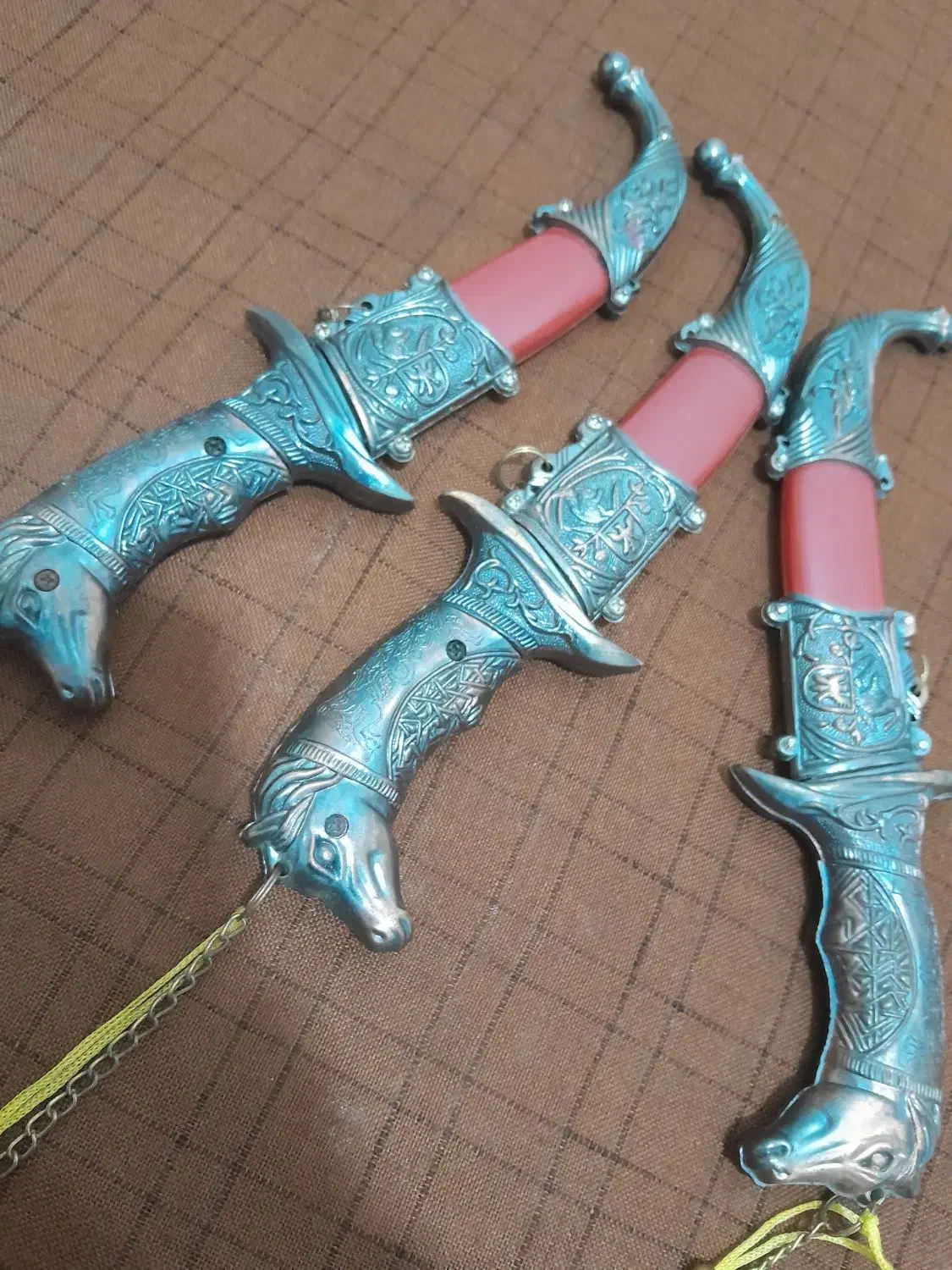 چاقو|کلکسیون اشیاء عتیقه|خرمشهر, |دیوار