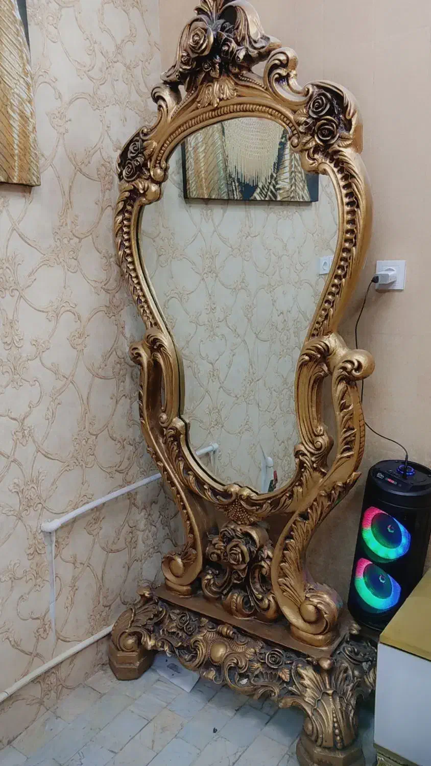 لوازم سالن زیبایی دکور و صندلی و..|آرایشگاه و سالنهای زیبایی|گرگان, |دیوار