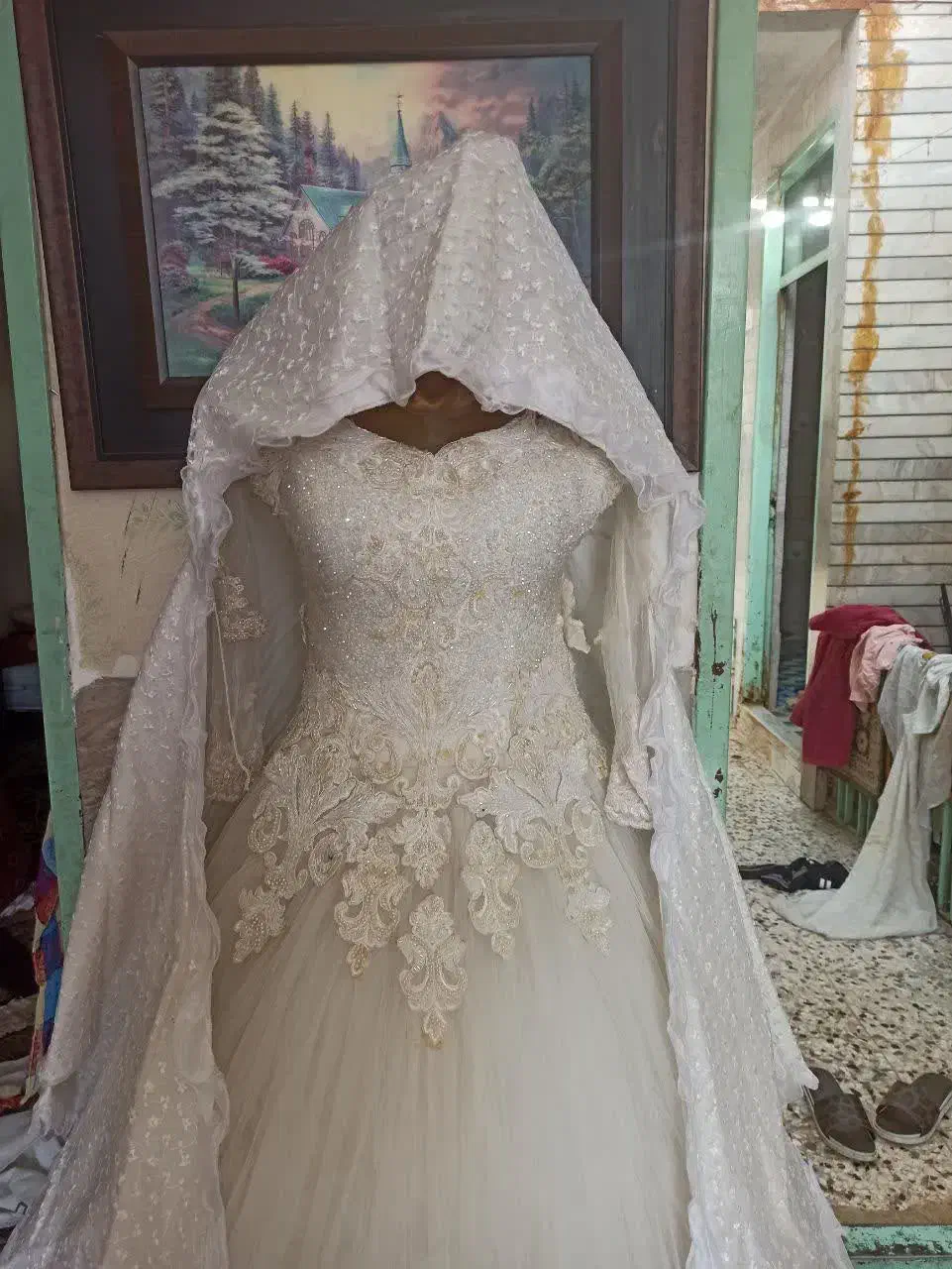 لباس عروس|لباس|درمیان, |دیوار