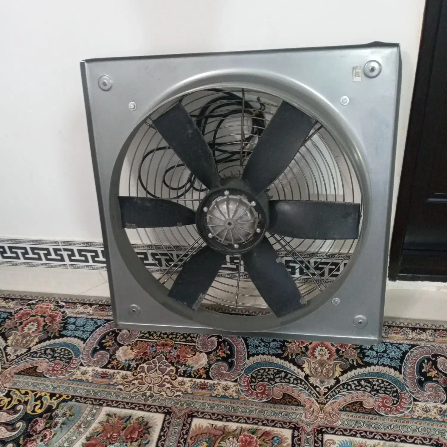 تهویه یا فن برای خشک کردن زرشک|پنکه و تصفیهکنندهٔ هوا|بیرجند, |دیوار