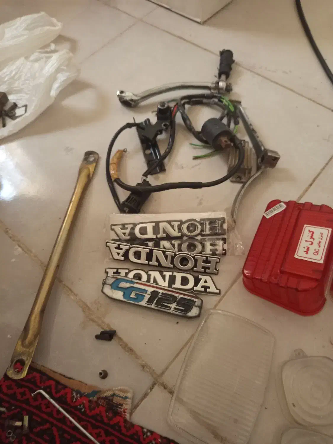 یک مقدار وسایل موتور سیکلت برای فروش دارم|قطعات یدکی و لوازم جانبی|خرمشهر, |دیوار