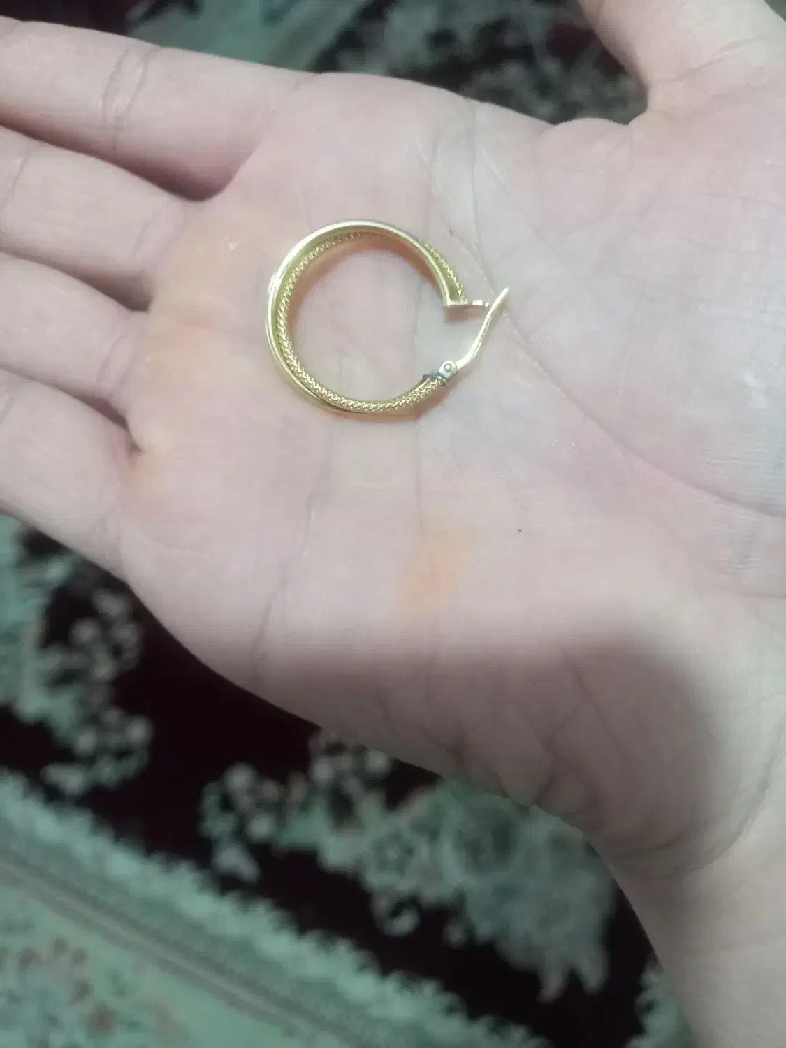 یک لنگه گوشواره گم شده|اشیا|آبیک, |دیوار