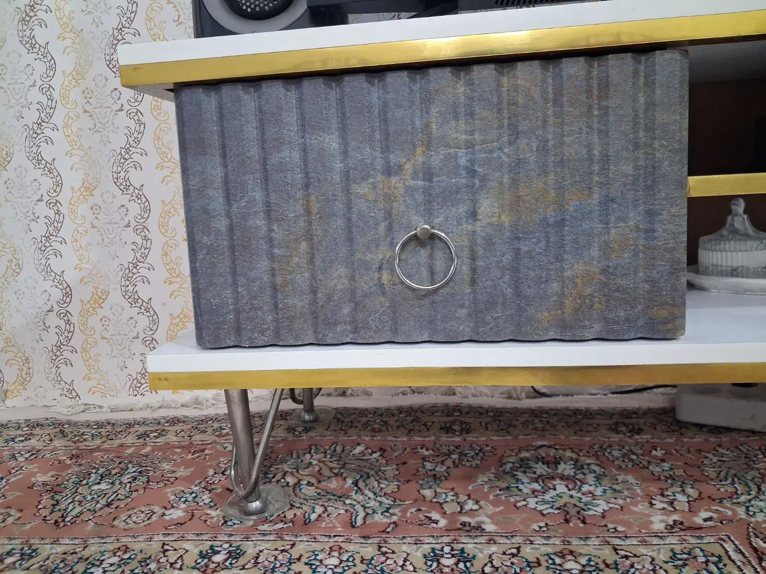 میزتی وی|میز تلویزیون|مشهد, کارگران|دیوار