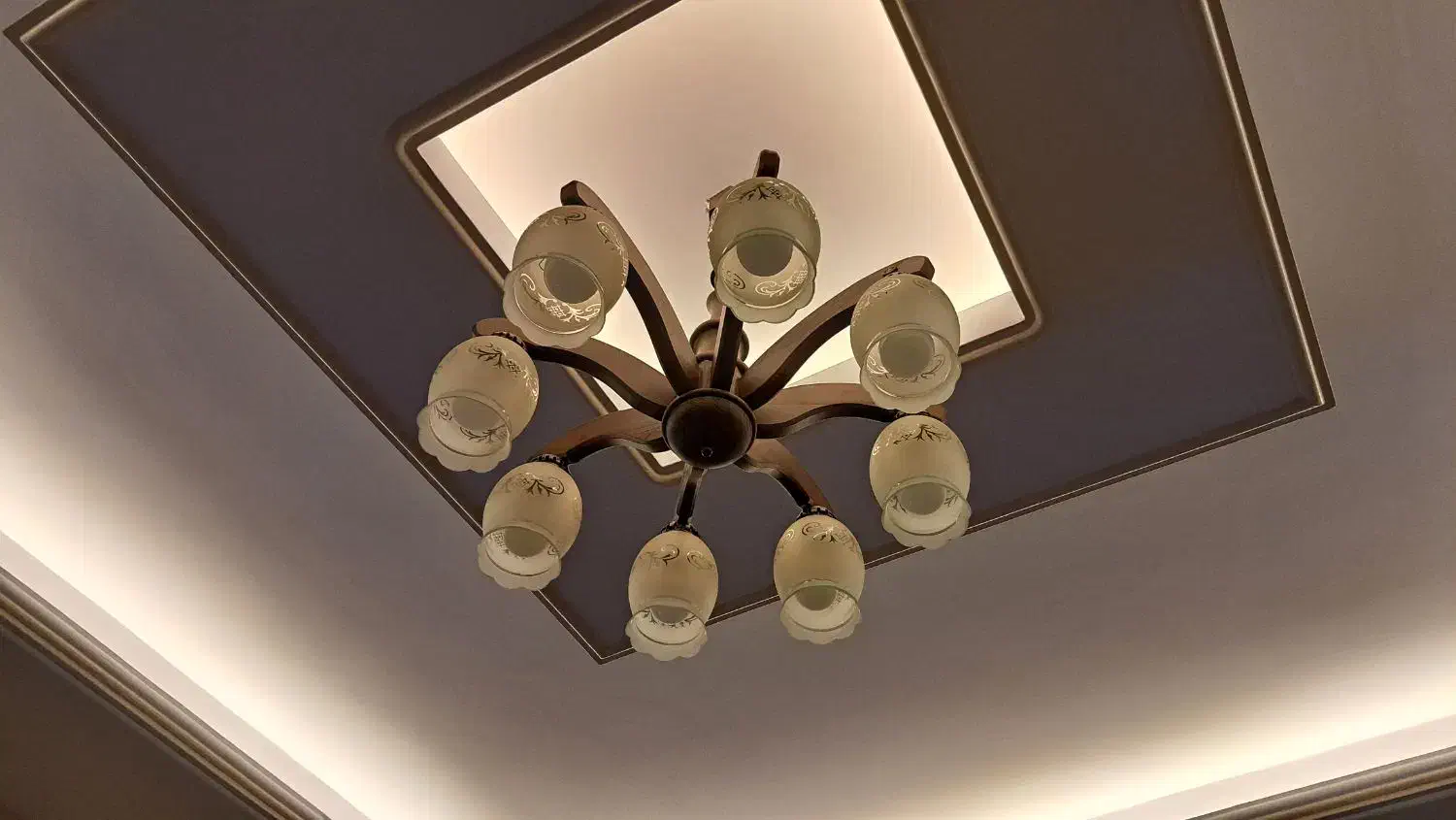 لوستر چوبی ۸ شاخه|لوستر و چراغ آویز|کرج, حاجی آباد|دیوار