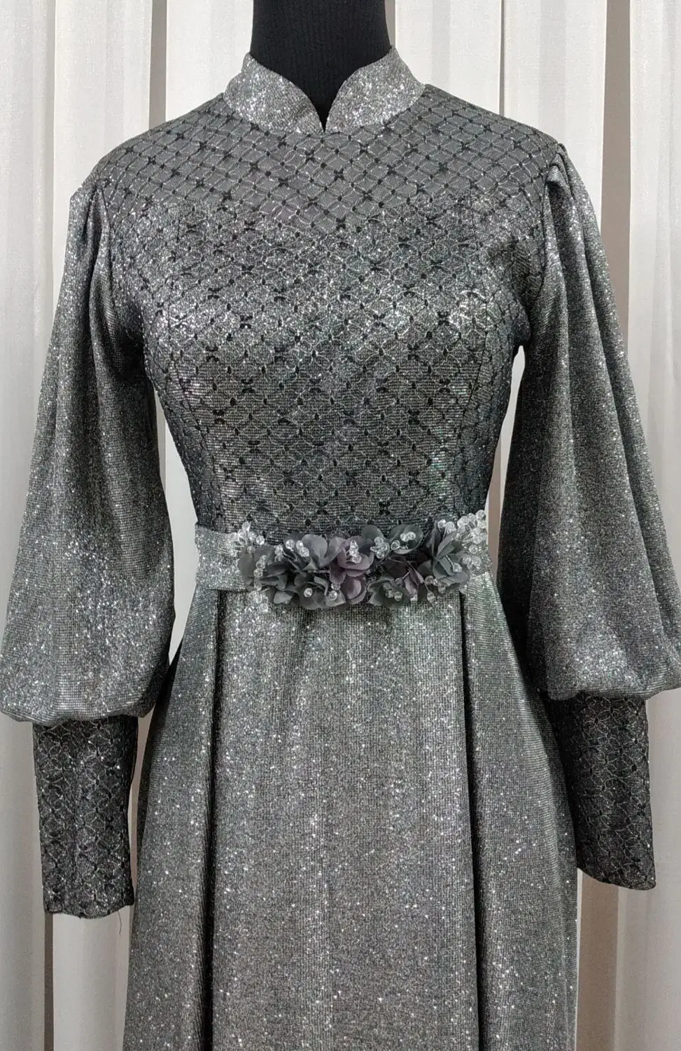 لباس مجلسی|لباس|ری, علایین|دیوار